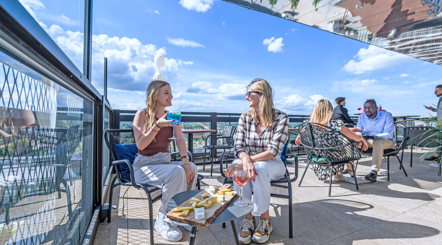 Espace bar extérieur rooftop