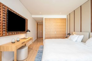 Room & Suite