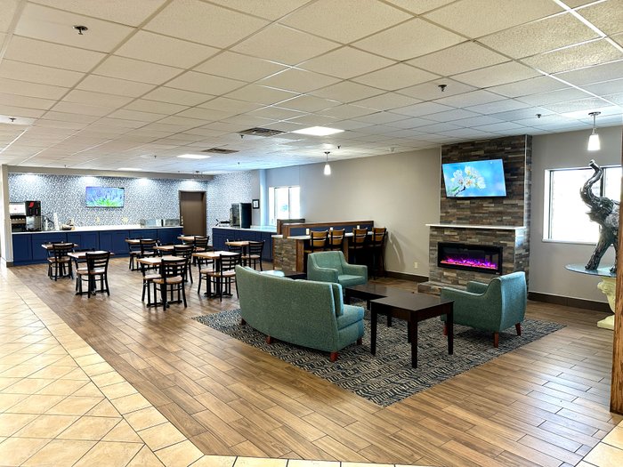 AMERICINN & SUITES BY WYNDHAM BARABOO EVENT CENTER - Hotel Reviews ...