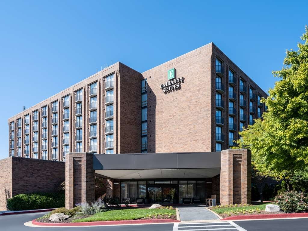 Looks like a Hooker Hotel - Review of Ramada Limited Cockeysville,  Cockeysville, MD - Tripadvisor