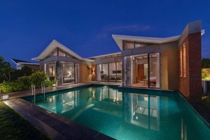 Pool & Beach