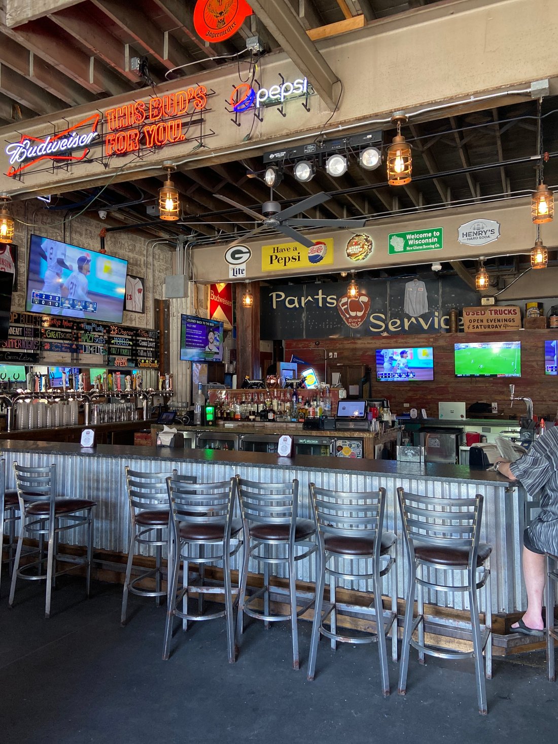 LUCKY'S 1313 BREW PUB, Madison - Restaurant Reviews, Photos & Phone ...