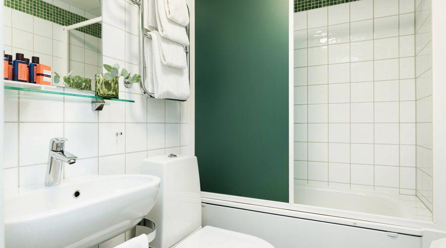 JSUI JUNIOR SUITE BATHROOM