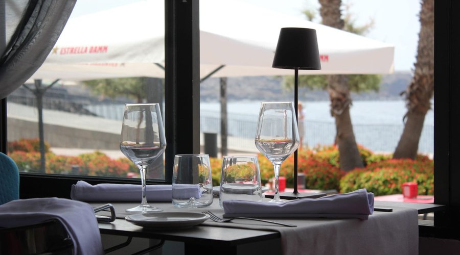 Restaurante Vista Mar è un ristorante italiano situato nella bellissima Playa San Juan Tenerife Spagna. Elaboriamo una cucina di pesce fresco e frutti di mare, preparati con ingredienti di alta qualità e seguendo le tradizioni culinarie italiane. L obiettivo è far conoscere ai nostri clienti i sapori tipici dei campi flegrei , dove ogni portata rappresenta un' esplosione di sapori. La nostra passione per la cucina italiana e l'amore per il mare si riflettono in ogni dettaglio della nostra cucina