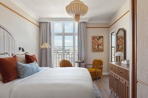 Room & Suite
