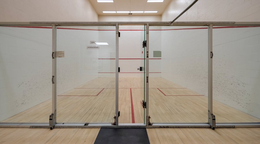 Recreational area, 2 courts available