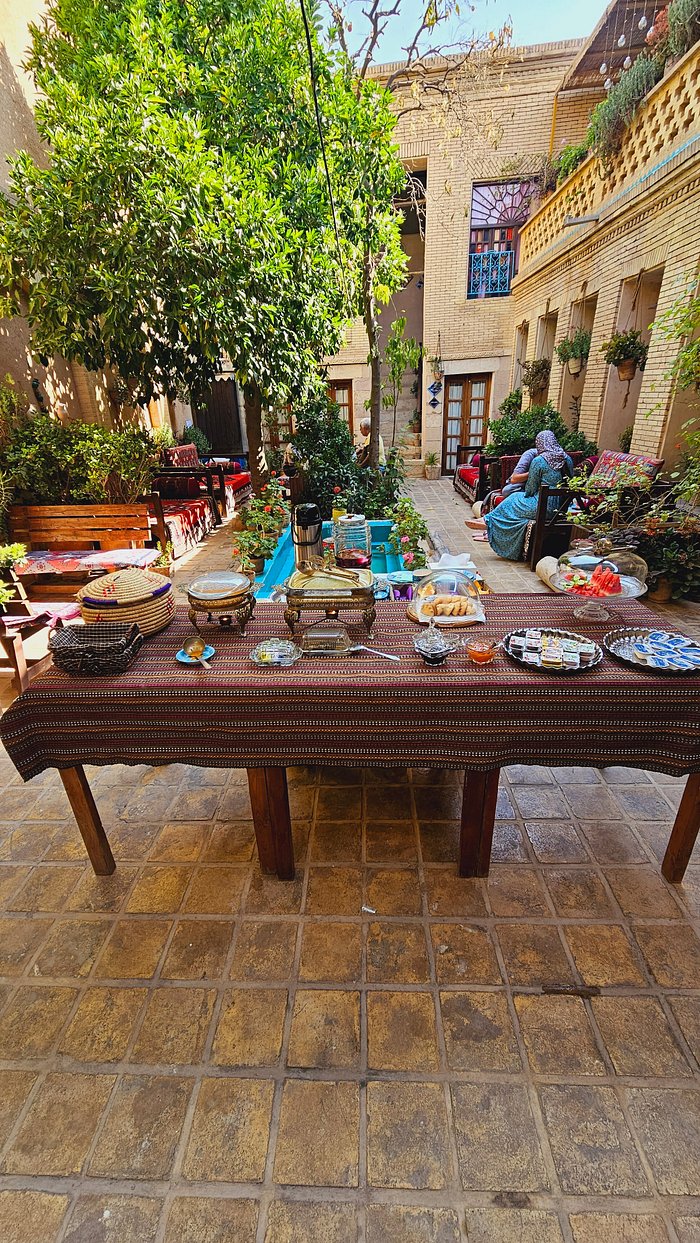 MAHMONIR TRADITIONAL HOUSE - Updated 2024 Guest house Reviews (Shiraz, Iran)