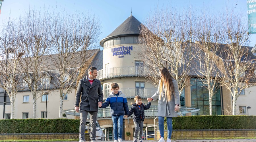 Drayton Manor Hotel Exterior