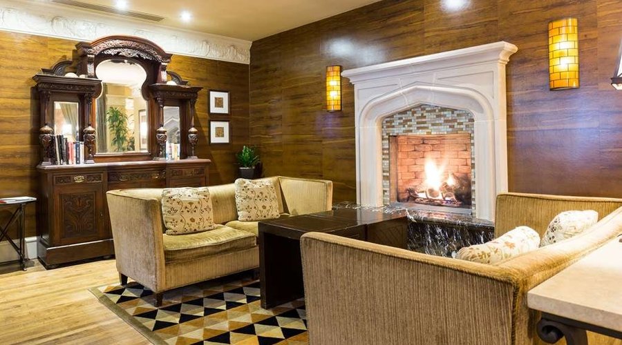 Fireplace Sitting Area