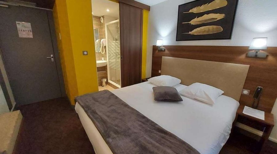 Guest room