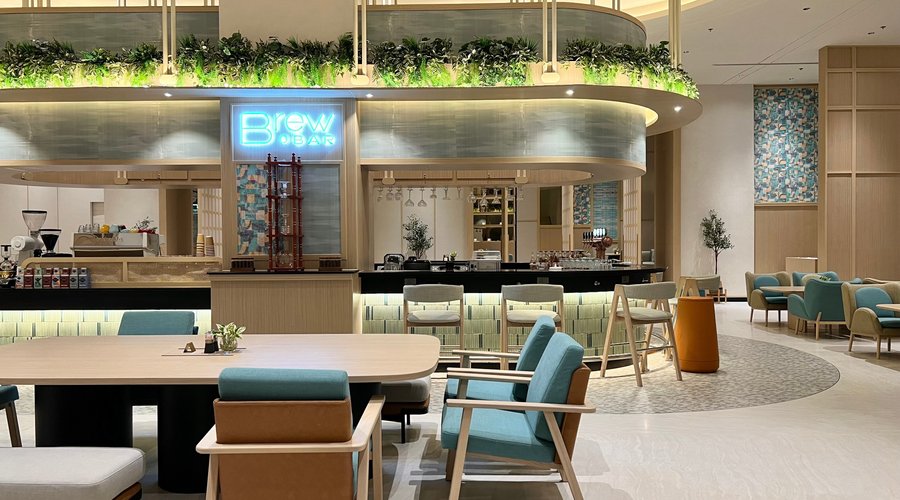 Brew & Bar Pattaya Ground Floor of Holiday Inn Pattaya. Open from sunrise to late in this vibrant and lively space, Brew & Bar also serves the homemade baked goods and delicious health conscious choices that will keep you refreshed throughout the day.