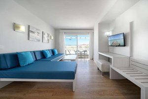 Room & Suite