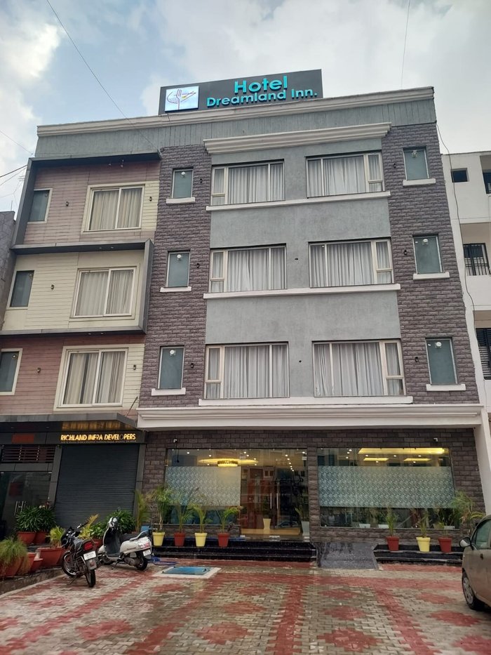 HOTEL DREAMLAND INN - Updated 2024 Prices & Reviews (Zirakpur, Chandigarh)