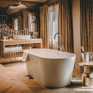 Kamer 2 met vrijstaand bad