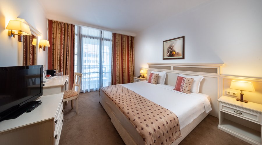 Suite bedroom
