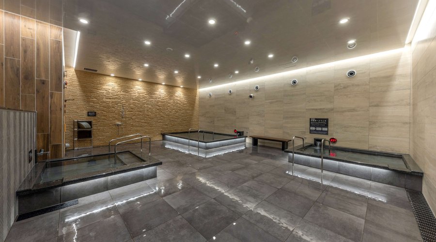 ご宿泊の方は、4Ｆに新たにできました「ＳＰＡ　ゆーぱる」のお風呂を無料でご利用できます。 お風呂は、通常の浴槽に加え、炭酸泉風呂・水風呂・サウナもご用意！！ ととのいスペースもございますので、サ活には最適！！ 朝風呂のご利用は、ＡＭ5：30～8：00（最終入館7：30）の間で利用可能です。