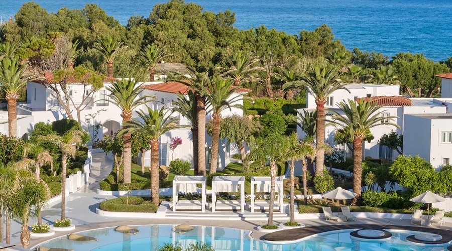 The sea is crystalline with a vivid sea bed, rich in iodium. The caramel-coloured beach is tranquil and home to caretta caretta sea turtles. A pool to adore: Confetti! Like a lake in the heart of this boutique resort it takes the colors of the rainbow.
