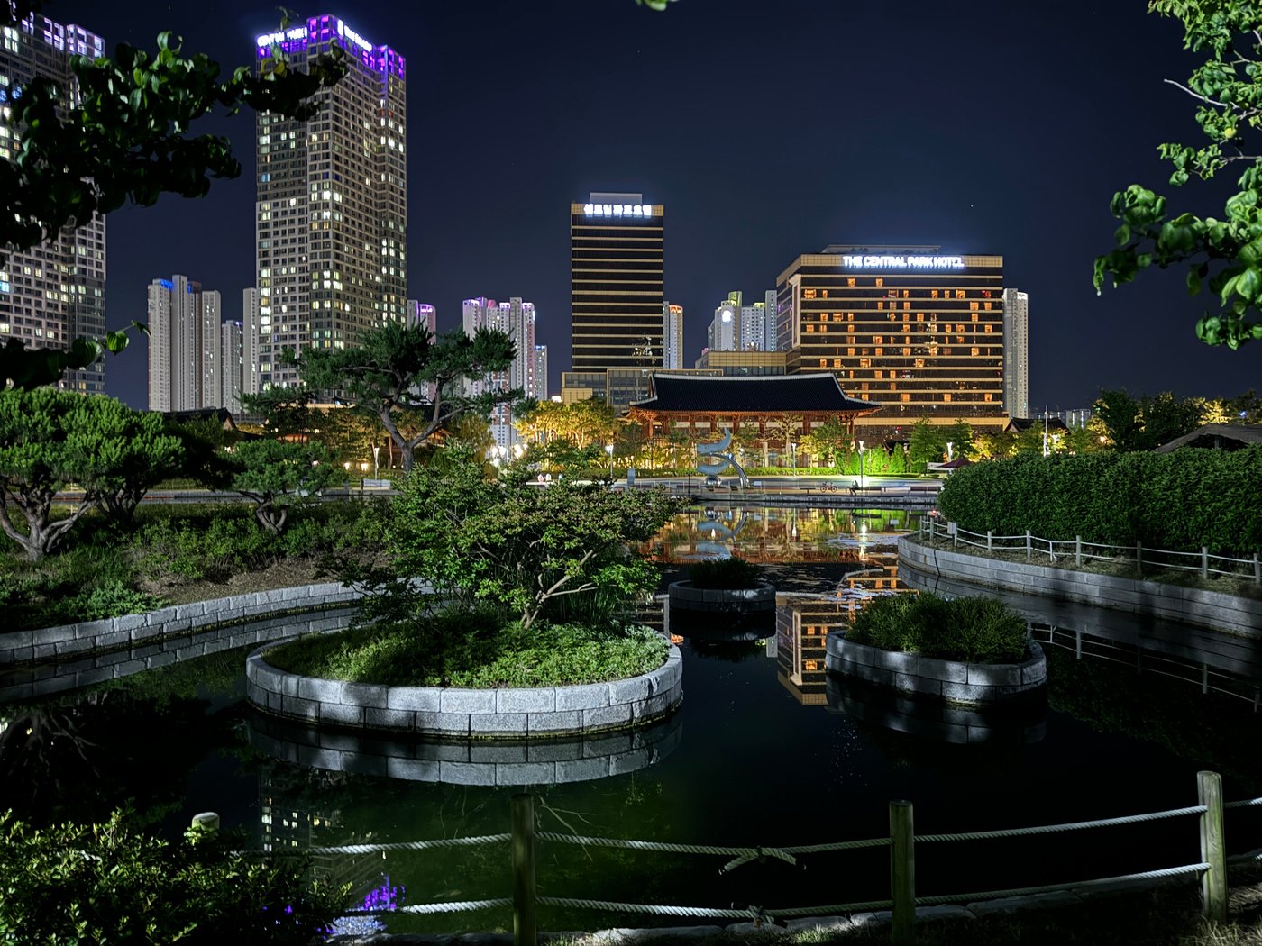 Orakai Songdo Park Hotel Pool: Pictures & Reviews - Tripadvisor