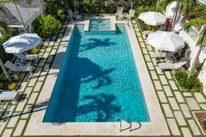 Pool och strand