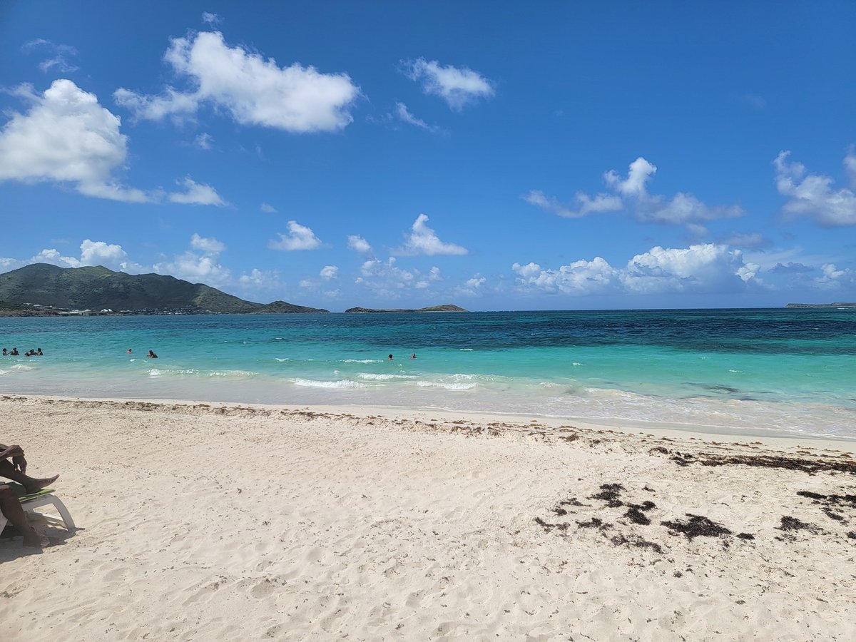 PIRATE HIDEOUT BEACH BAR & RESTAURANT, Saint-Martin - Restaurant ...