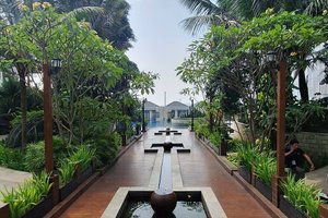 Kolam Renang & Pantai