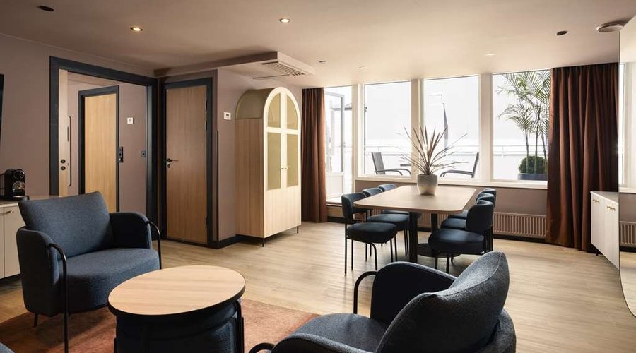 Scandic victoria oslo suite master ZX terrace livingroom