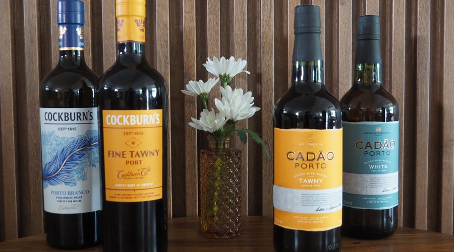 Dispomos também de uma vasta seleção de vinhos 🍷