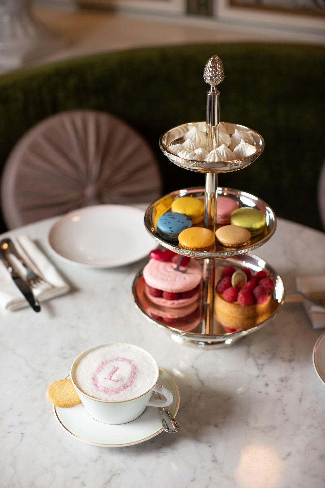 Tea Time, clásicos macarons, repostería francesa y elegantes tés desde Francia.