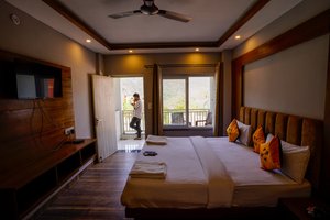 Room & Suite
