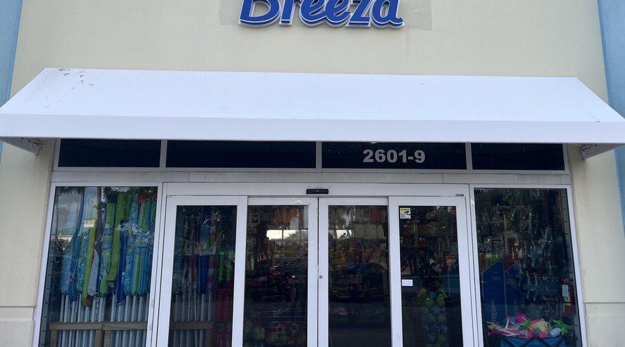 Breeza Riviera Beach Daytime Photo