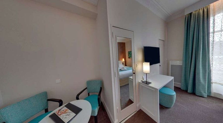 Guest room