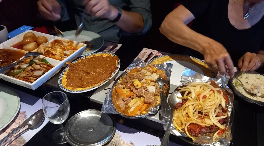 LANGE MUUR, Meerkerk - Tolstraat 32 - Restaurantbeoordelingen, foto's en  telefoonnummer