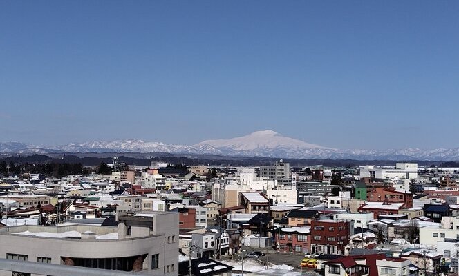 客室から見える「鳥海山」