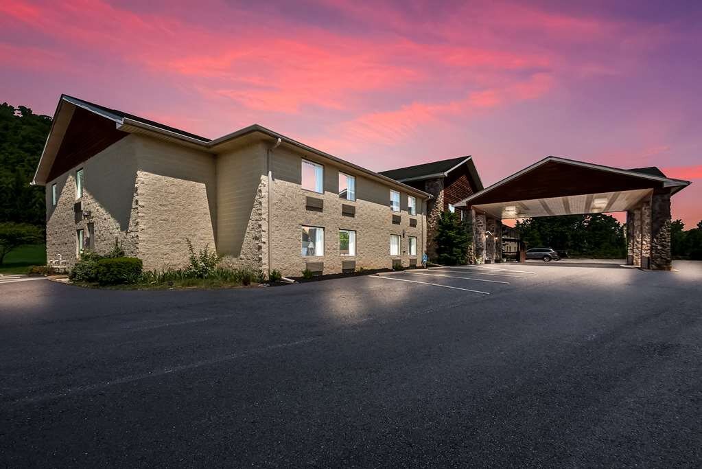 SURESTAY PLUS BY BEST WESTERN BERKELEY SPRINGS Updated 2024 Prices