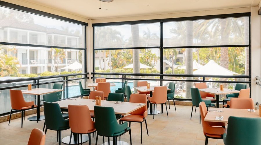 Alfresco dining overlooking the pool