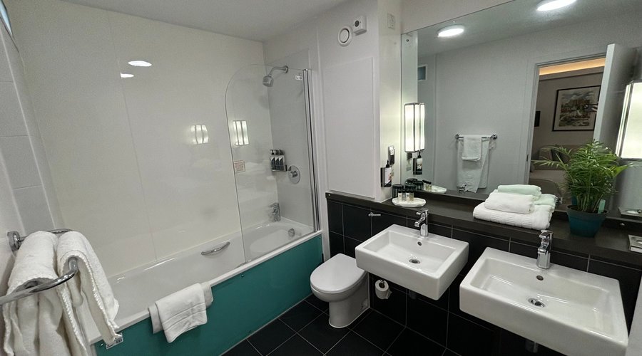 City Suite Bathroom