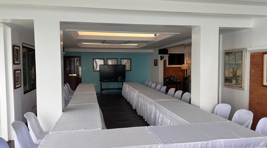 Long table setup for conferences 