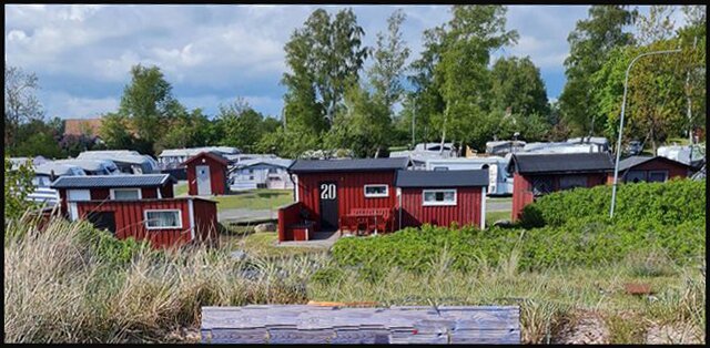 Dom fina gamla fiskebodarna vid badplatsen