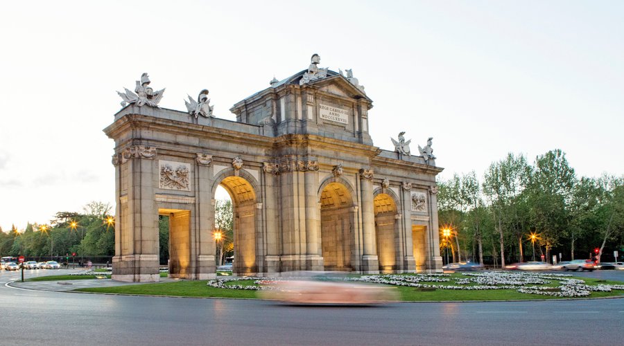 Exterior Puerta De Alcala