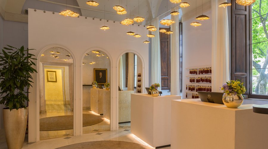 Sala hall