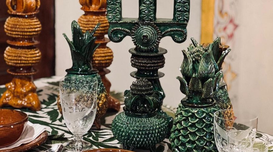 Mesa decorada con artesanías de Hidalgo y Michoacán disponibles en Muy Mexicanas