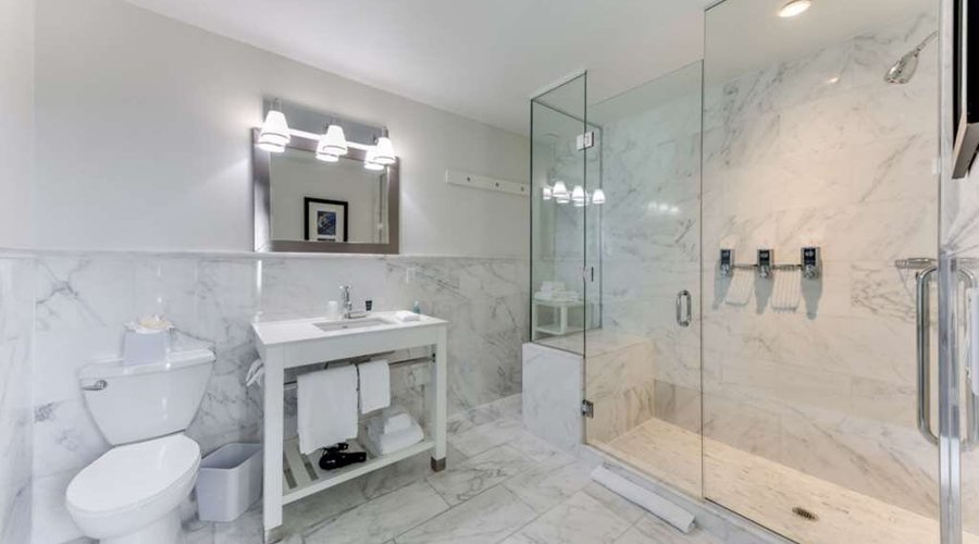 King Suite Bathroom