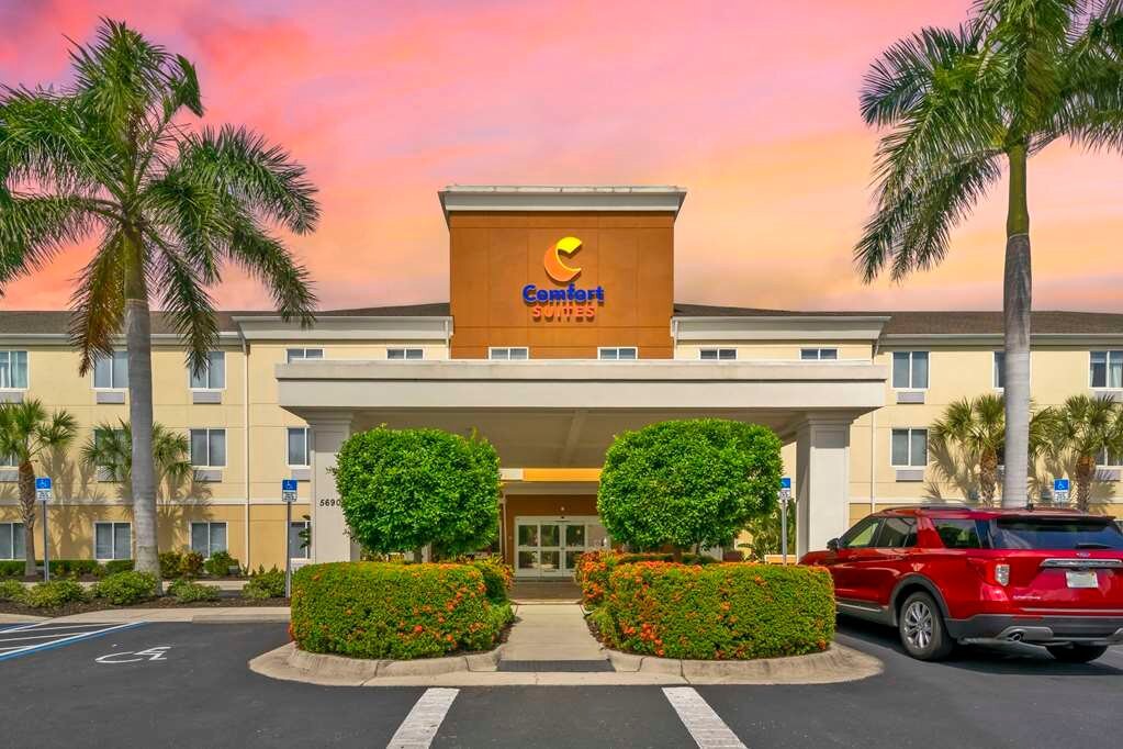 Comfort Suites Sarasota-Siesta Key Breakfast: Pictures & Reviews ...