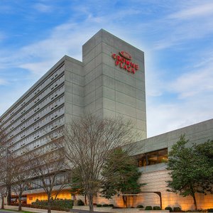 Welcome to the Crowne Plaza Knoxville Downtown University.