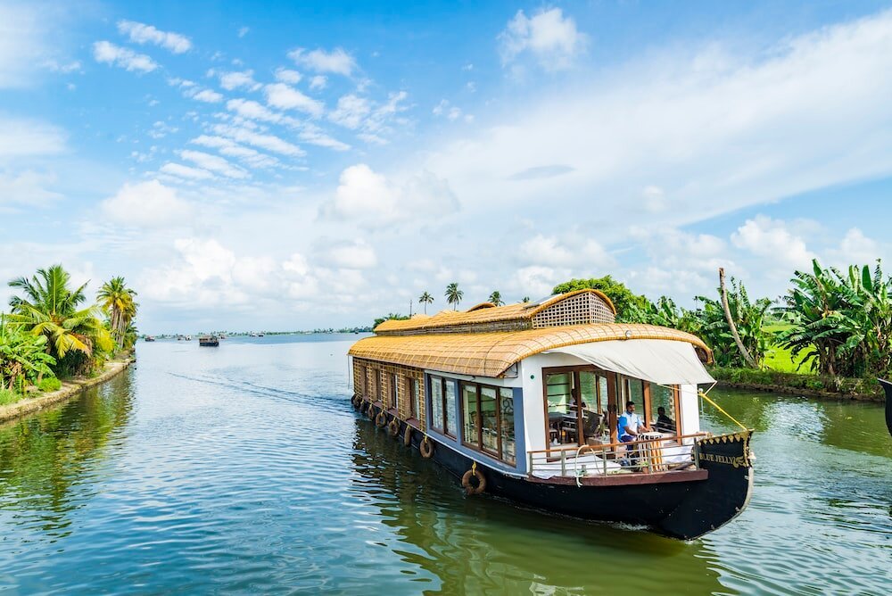 Alleppey: Discover the Enchanting Backwaters of Kerala