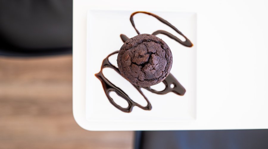 Chocolate and vegan muffins / Waffles or chocolate soufles with the option of 14 ice cream kayak flavors
