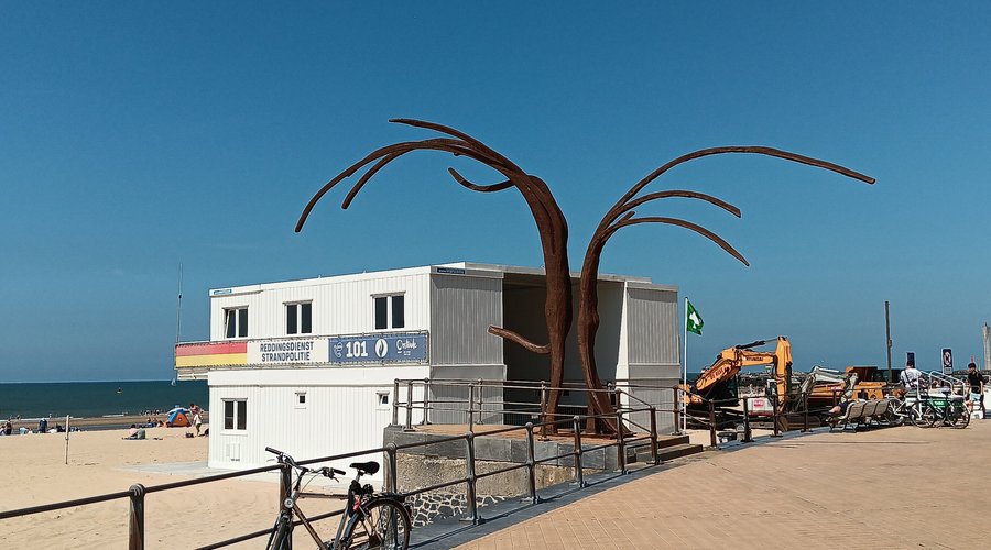 Ostend, sculpture Dancing waves