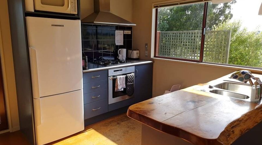 Cottage 2: Kitchen