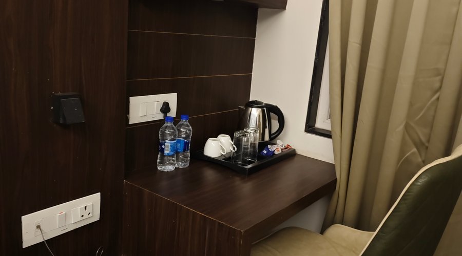 Super Deluxe Room Dinning Table 