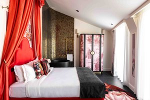 Room & Suite